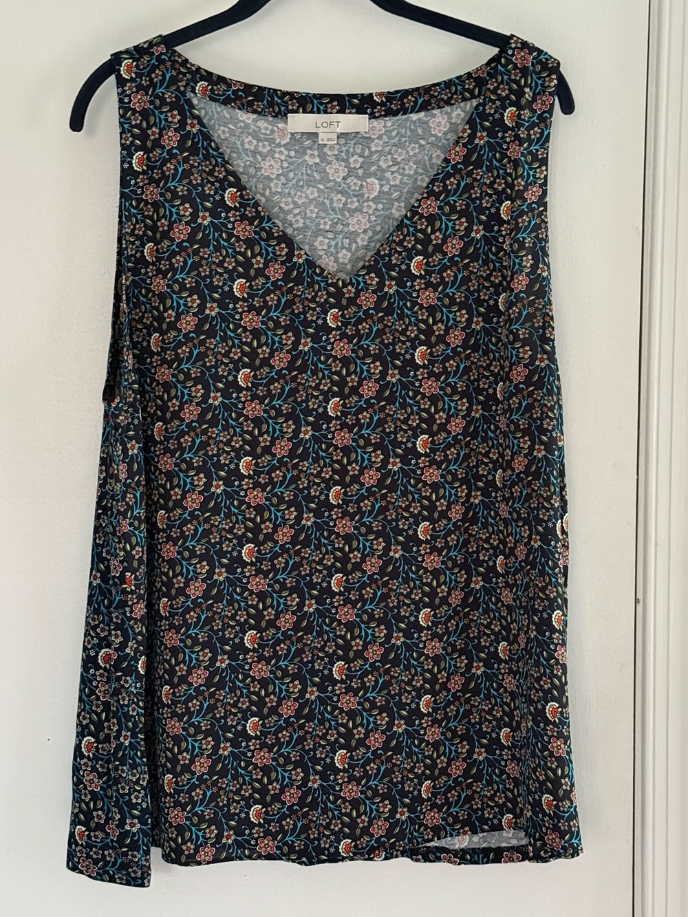 LOFT Black Floral V-Neck Tank Size XL